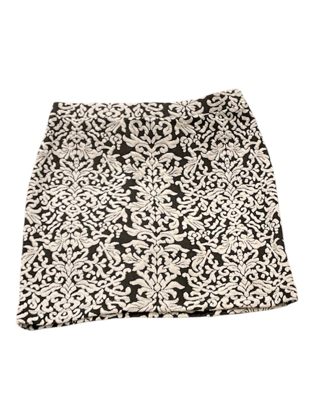 ANN TAYLOR LOFT Black and White Damask Mini Skirt Size Medium Stretchy Elegant